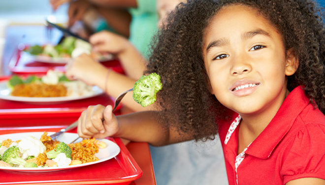 children eating healthy foods